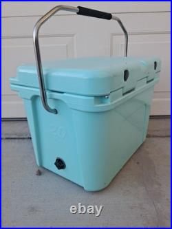 YETI Roadie 20 Hard Cooler Seafoam Limited Edition Discontinued With Paperwork