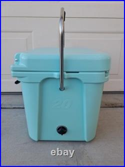 YETI Roadie 20 Hard Cooler Seafoam Limited Edition Discontinued With Paperwork