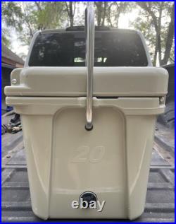 YETI Roadie 20 Hard Cooler Tan with Handle Discontinued