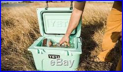 YETI Roadie 20 Qt Cooler Ice Chest NEW! FREE SHIPPING