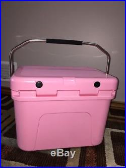YETI Roadie 20 Qt Cooler Ice Chest PINK NEW with Ball cap Hat NEW IN BOX