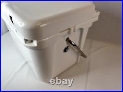 YETI Roadie 20 YR20W White Cooler With Handle Super Strong Design