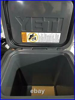 YETI Roadie 24 Cooler, Charcoal