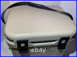 YETI Roadie 24 Cooler Handle Dual Latch Insulated Tan YETI Roadie 24 Cooler Handle Dual Latch Insulated Tan