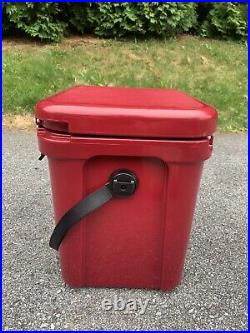 YETI Roadie 24 Cooler- Harvest Red NWT discontinued Rare