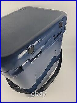 YETI Roadie 24 Hard Cooler Navy Blue Clean