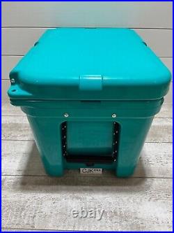 YETI TUNDRA 35 Hard Cooler LTD ED AQUIFER BLUE! NEW witho tags + DRY GOODS BSKT