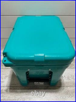 YETI TUNDRA 35 Hard Cooler LTD ED AQUIFER BLUE! NEW witho tags + DRY GOODS BSKT