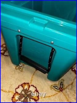 YETI Tundra 35 AQUIFER BLUE Cooler Discontinued Color Complete No Box Rare