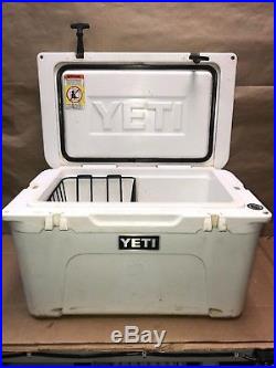 YETI Tundra 45 45-Quart Cooler withinsert tray