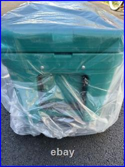 YETI Tundra 45 AQUIFER BLUE Cooler Discontinued Color New in Original Box