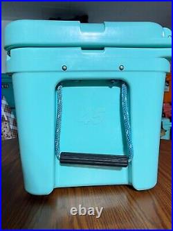 YETI Tundra 45 Hard Cooler Limited Edition Discontinued Color Seafoam