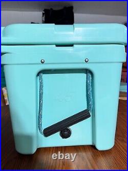 YETI Tundra 45 Hard Cooler Limited Edition Discontinued Color Seafoam