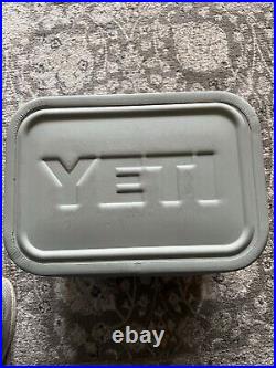 Yeti Camp Green Hopper 8 Strap Included