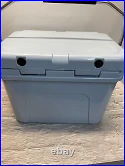 Yeti Cooler Roadie 20 Ice Blue Cooler Discontinued Retired #3716