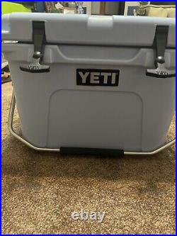 Yeti Cooler Roadie 20Qt Ice Blue Cooler Chest Box (Discontinued/Retired/Rare)