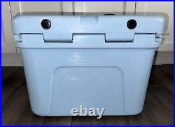 Yeti Cooler Roadie 20Qt Ice Blue Cooler Chest Box (Discontinued/Retired/Rare) 20