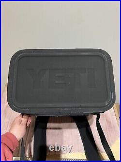 Yeti HOPPER BACKFLIP 24 SOFT COOLER CHARCOAL