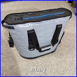 Yeti Hopper 20 Cooler Bag. GREAT condition! Grey/Blue. Barely used