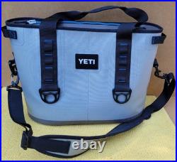 Yeti Hopper 20 Fog Gray Black Cooler Bag with Strap Soft Side Great Condition -new