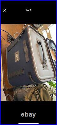 Yeti Hopper Flip 18 Soft Cooler Navy NWT Straps In Cooler