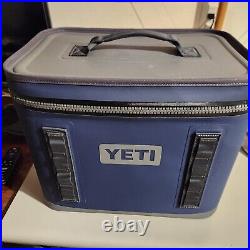 Yeti Hopper Flip 18 Soft Cooler Navy (S20-YFLIP18-CRL)