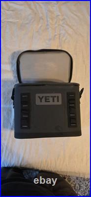 Yeti Hopper Flip 8 Soft Cooler Charcoal (18010130001)