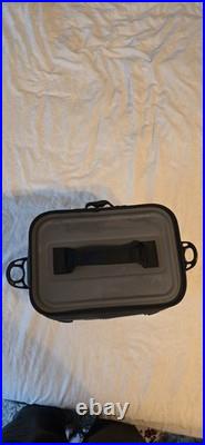 Yeti Hopper Flip 8 Soft Cooler Charcoal (18010130001)