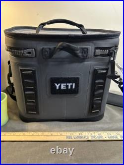 Yeti Hopper Flip 8 Soft Cooler Charcoal GUC (18010130001)