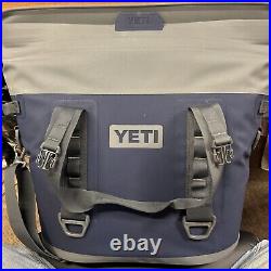 Yeti Hopper M30 Soft Cooler Navy