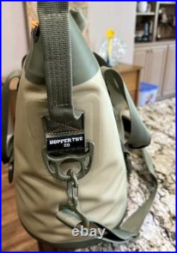 Yeti Hopper Two 20 Soft Cooler Field Green/Tan Orange with Zipper(slightly used)