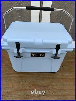 Yeti Roadie 20 Cooler Ice Blue