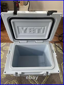 Yeti Roadie 20 Cooler Ice Blue DISCONTINUED AND RARE