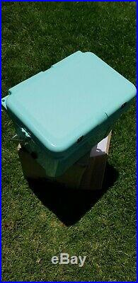 Yeti Roadie 20 Cooler Seafoam. New Without Tags. Discontinued Model And Color