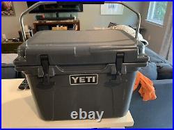 Yeti Roadie 20 Cooler W Handle Charcoal Gray DISCONTINUED MODEL & COLOR