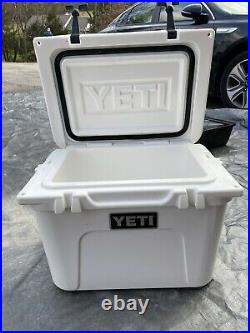 Yeti Roadie 20 Cooler, White