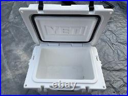 Yeti Roadie 20 Cooler, White