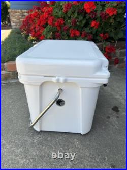 Yeti Roadie 20 Cooler White with Handle and Plug. Rare. Discontinued. Limited