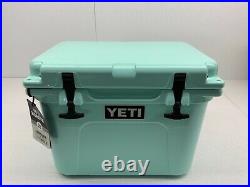 Yeti Roadie 20 Hard Cooler Seafoam 5.0 Gallon / 16 Can Capacity