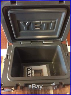Yeti Roadie 20 QT Cooler in Charcoal