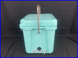 Yeti Roadie 20 Seafoam Cooler New and Unregistered. Discontinued Color