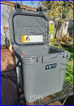 Yeti Roadie 24 Cooler Hard Case Charcoal Gray 17 H x 16 W x 13 W Pre-owned