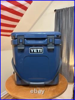 Yeti Roadie 24 Hard Cooler Navy