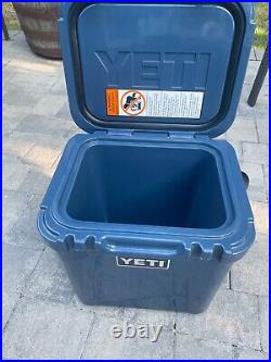 Yeti Roadie 24 Hard Cooler Navy