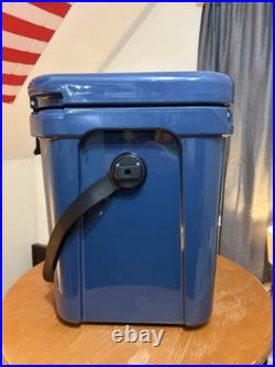 Yeti Roadie 24 Hard Cooler Navy