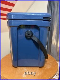 Yeti Roadie 24 Hard Cooler Navy