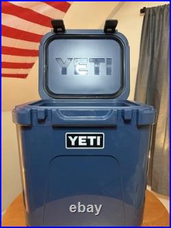 Yeti Roadie 24 Hard Cooler Navy
