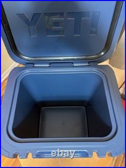 Yeti Roadie 24 Hard Cooler Navy