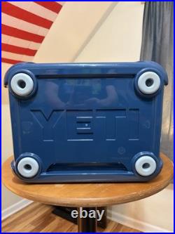 Yeti Roadie 24 Hard Cooler Navy