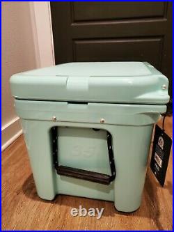 Yeti Seafoam Green 35 Tundra Cooler Limited Edition Discountinued